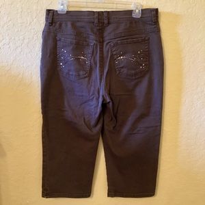 Gloria Vanderbilt chocolate brown capris with bling